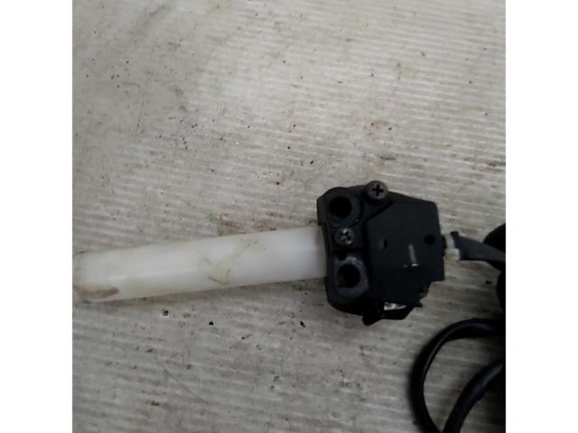 YAMAHA
Genuine right-side switch box and throttle holder for YZF-R25