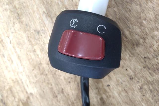 YAMAHA
Genuine right-side switch box and throttle holder for YZF-R25