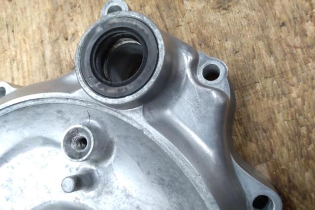 HONDA
Genuine clutch cover for CB750K