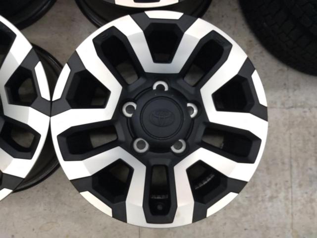 TOYOTA ランドクルーザー70復刻版純正ホイール