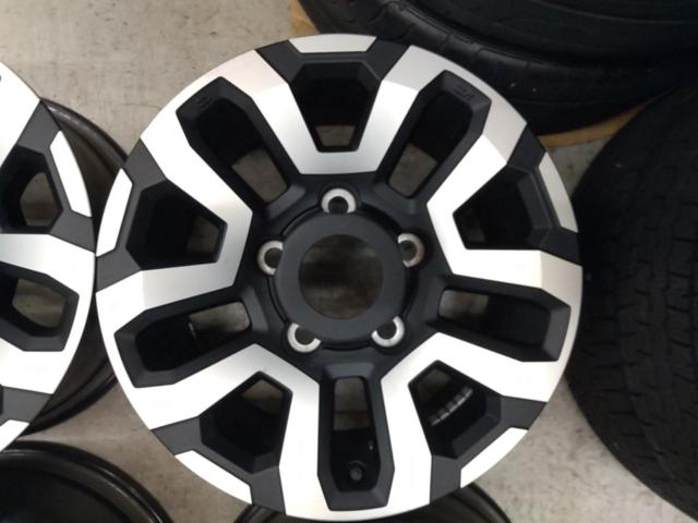 TOYOTA ランドクルーザー70復刻版純正ホイール