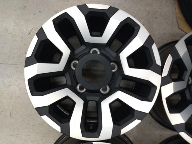 TOYOTA ランドクルーザー70復刻版純正ホイール