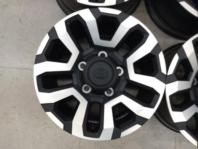TOYOTA ランドクルーザー70復刻版純正ホイール