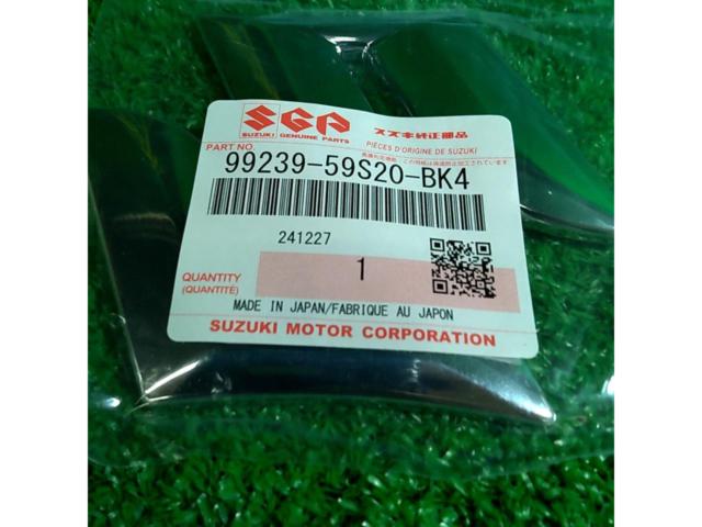 SUZUKI 純正フロント エンブレム