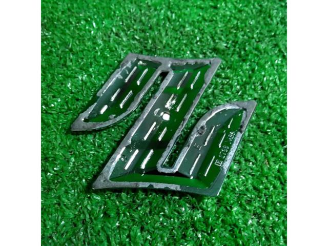 SUZUKI 純正フロント エンブレム
