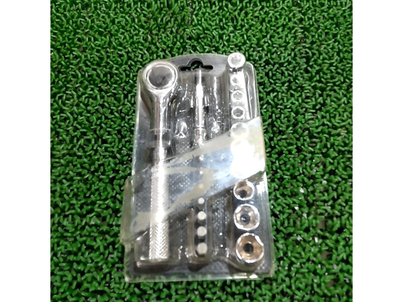 Unknown Manufacturer
Socket wrench set