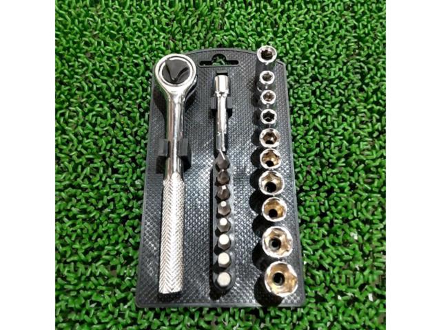 Unknown Manufacturer
Socket wrench set