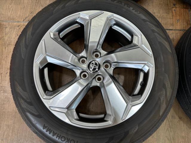 Toyota genuine
RAV4
Previous period
G grade
Original aluminum wheel
+
YOKOHAMA
ADVAN
For V03 RAV4/Harrier!!