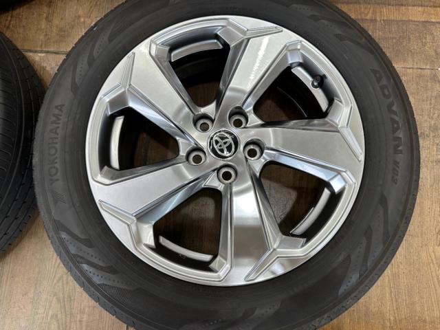Toyota genuine
RAV4
Previous period
G grade
Original aluminum wheel
+
YOKOHAMA
ADVAN
For V03 RAV4/Harrier!!