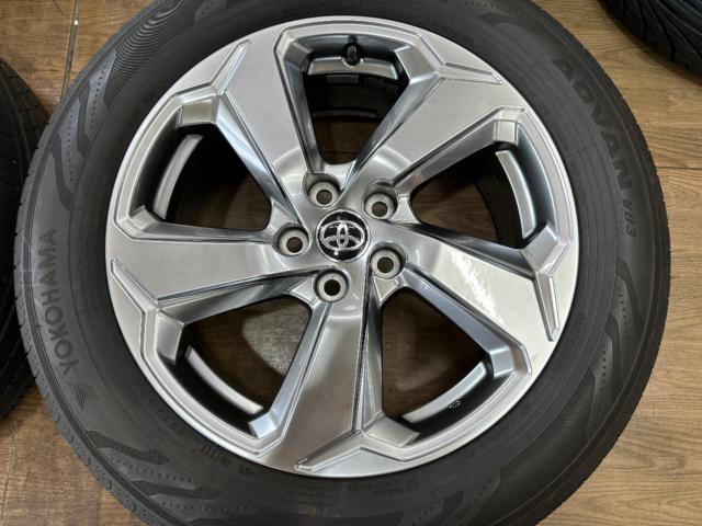 Toyota genuine
RAV4
Previous period
G grade
Original aluminum wheel
+
YOKOHAMA
ADVAN
For V03 RAV4/Harrier!!