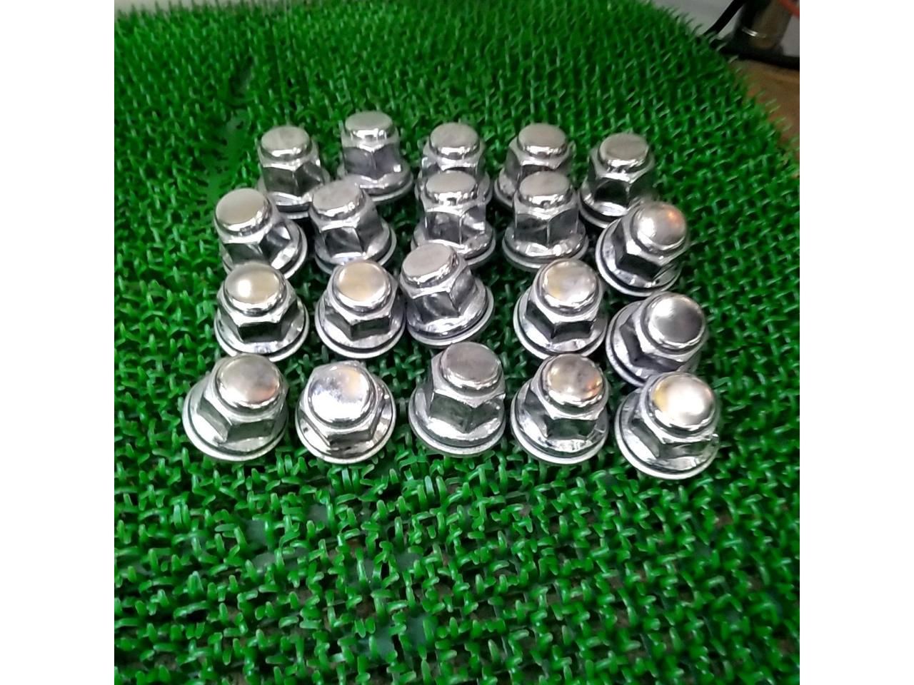 TOYOTA
Genuine flat seat nut