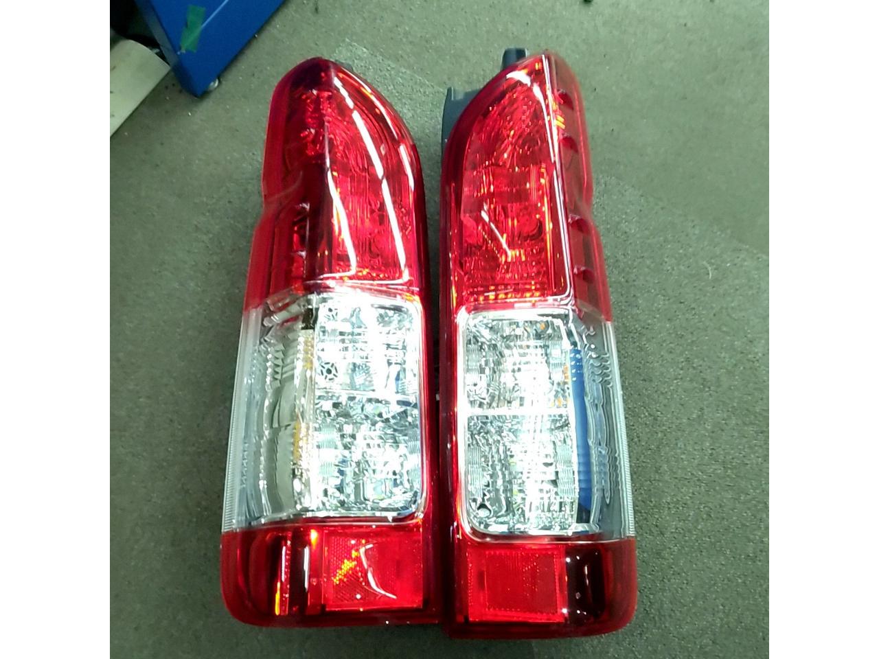 Toyota
200 series
Hiace
Type 4 or later
Genuine tail lens