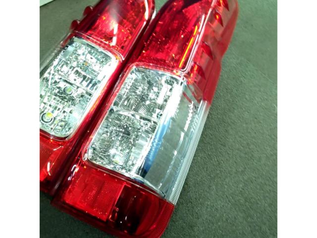 Toyota
200 series
Hiace
Type 4 or later
Genuine tail lens