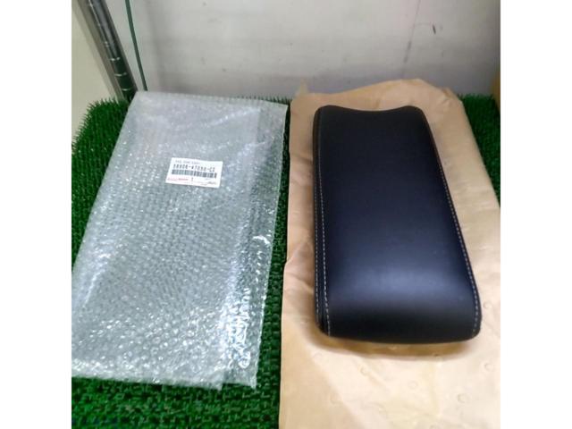 トヨタ純正 コンソールコンパートメントドア パッドSUB-ASSY 58906-47050-C2