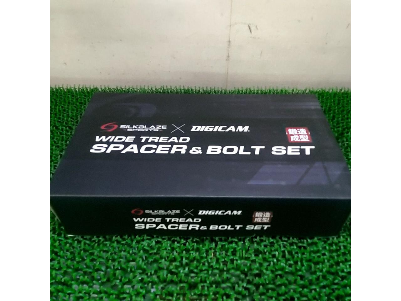 SilkBlaze
SPORTxDIGICAM
30 series
IS
Rear spacer
15 mm
114.3-5H
M14xP1.5