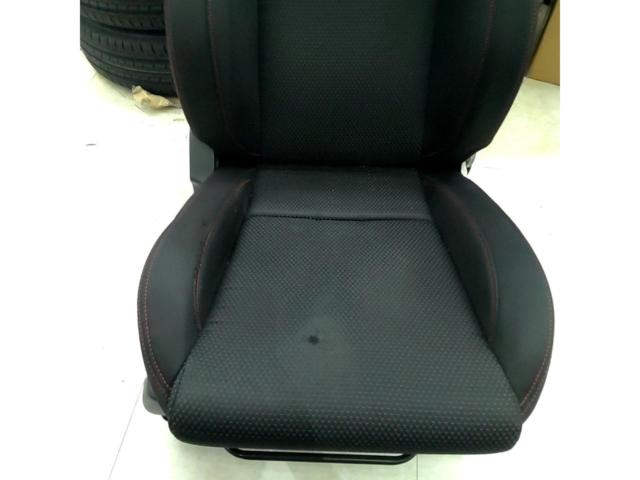 スズキ ZC32S スイフトスポーツ 純正シート RH