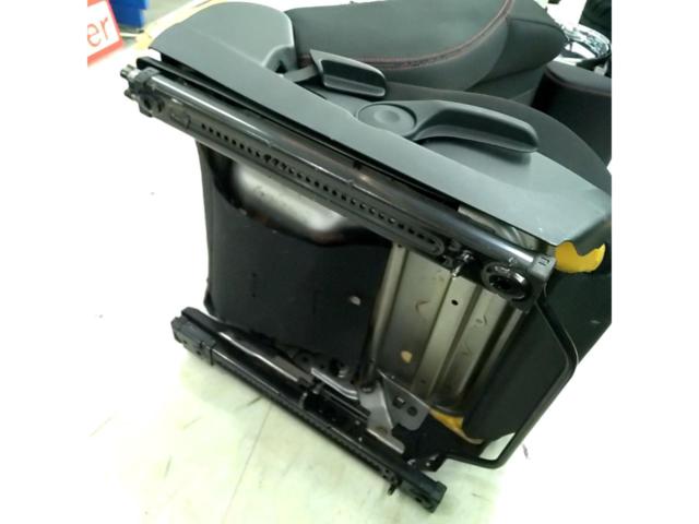 スズキ ZC32S スイフトスポーツ 純正シート RH