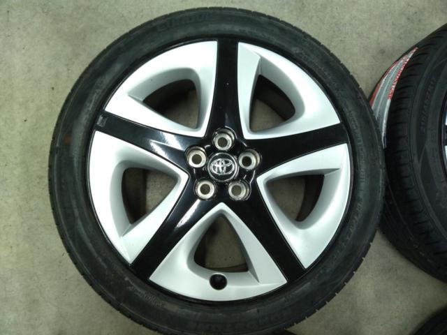 Toyota
50 system
Prius
S Touring
Original wheel
+
Roadstone
Eurovis
Sport
04