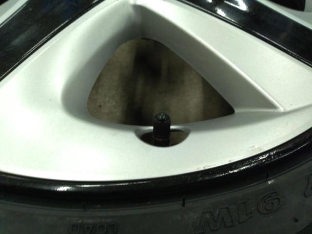 Toyota
50 system
Prius
S Touring
Original wheel
+
Roadstone
Eurovis
Sport
04
