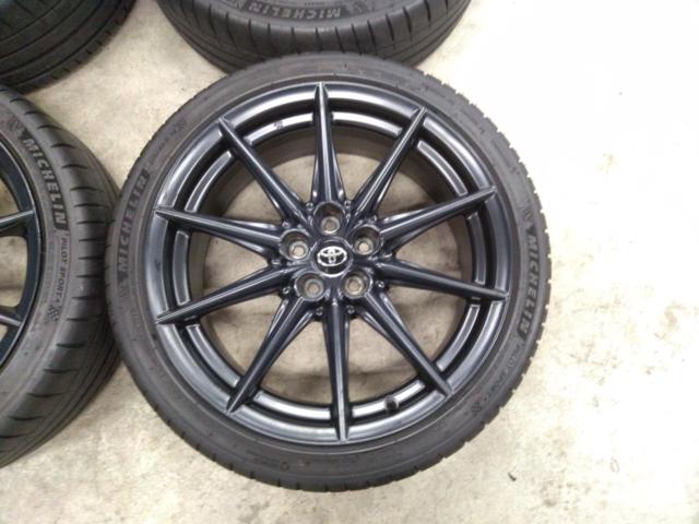 Toyota
ZN8 / GR86
RZ grade
Original wheel + MICHELIN
PILOT
SPORT4