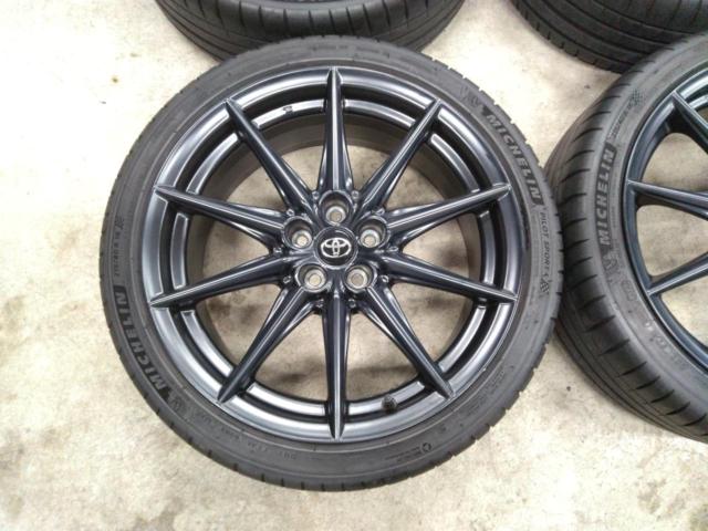 Toyota
ZN8 / GR86
RZ grade
Original wheel + MICHELIN
PILOT
SPORT4