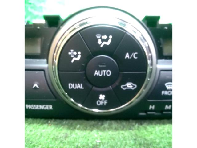 【マークX/130系】 TOYOTA 純正エアコンパネル