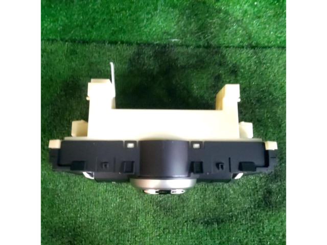 【マークX/130系】 TOYOTA 純正エアコンパネル