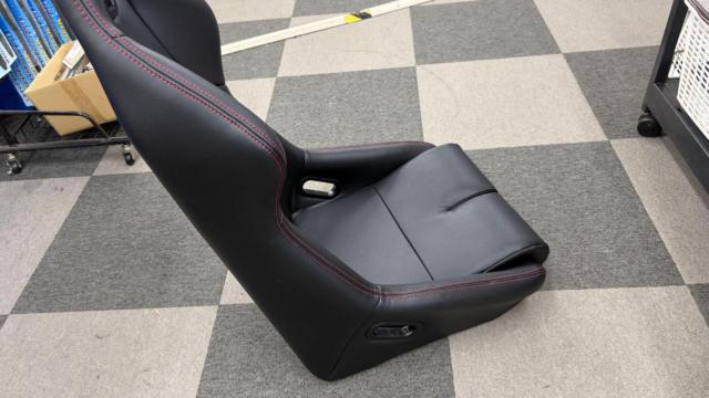 BRIDE
PROS
Full bucket seat
J01AR0
