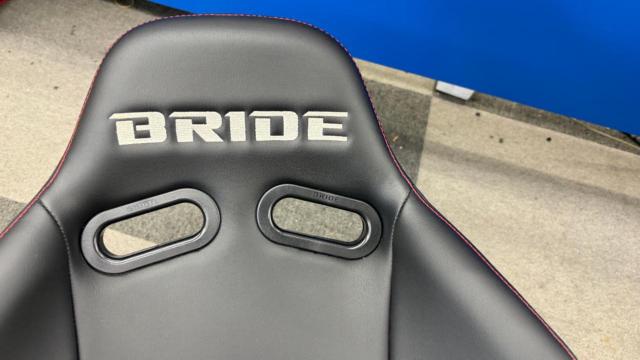 BRIDE
PROS
Full bucket seat
J01AR0