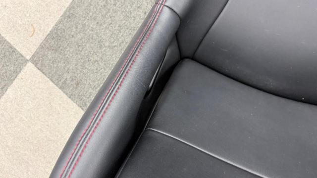 BRIDE
PROS
Full bucket seat
J01AR0