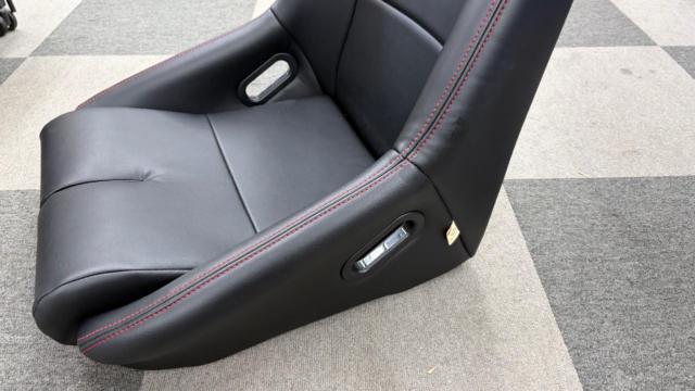 BRIDE
PROS
Full bucket seat
J01AR0