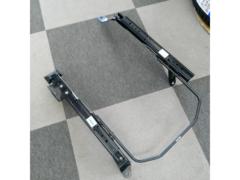 Fit/GD1 RECARO
Seat rail
Passenger side
2085.0151