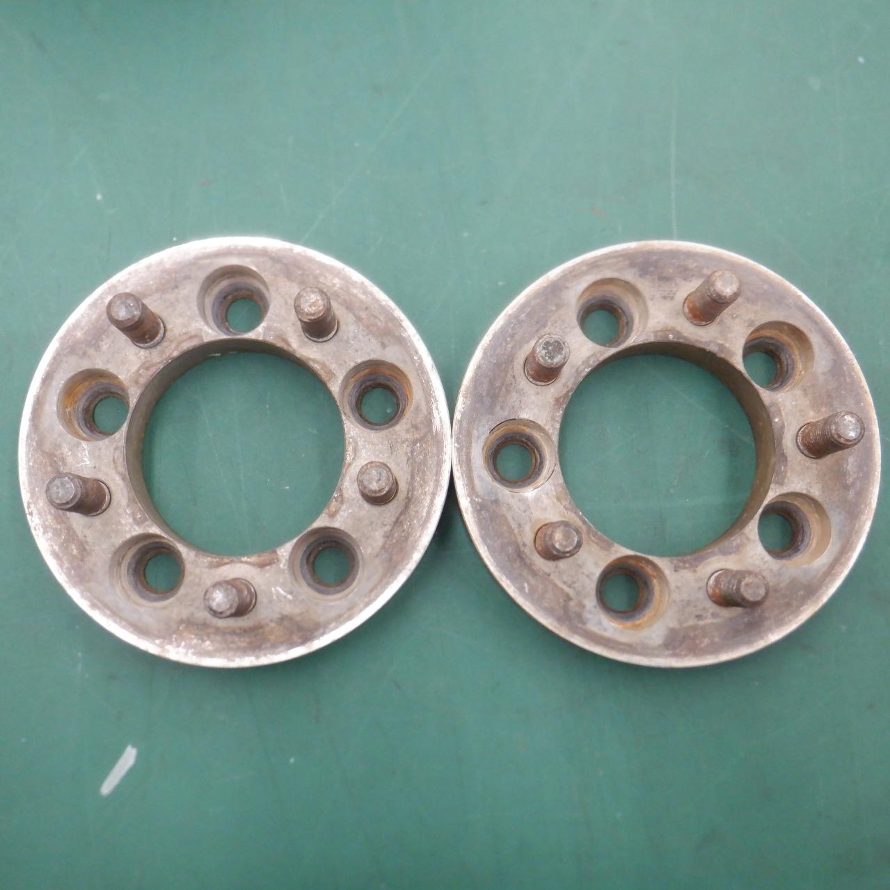 20 mm
Unknown Manufacturer
Wide tread spacer
100-5H