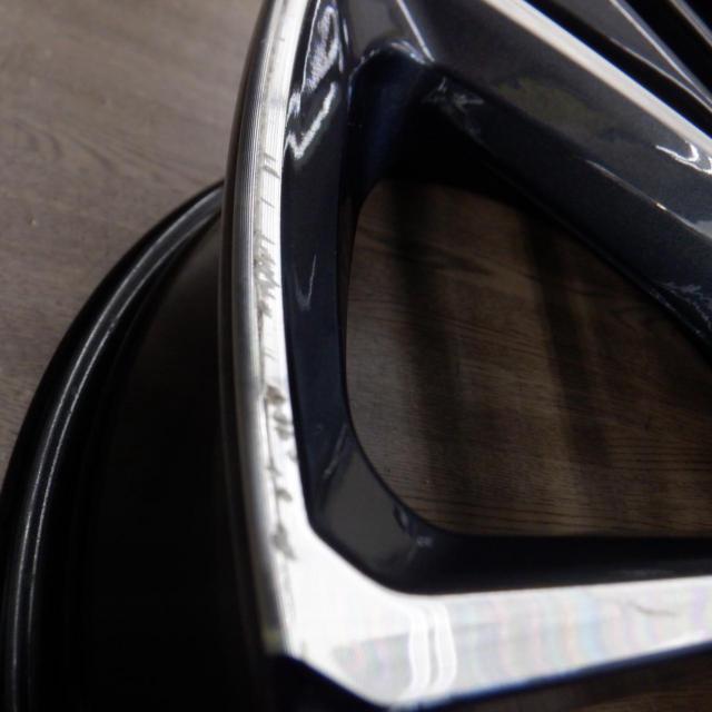 Toyota genuine
60 Series Prius
Z grade genuine wheel