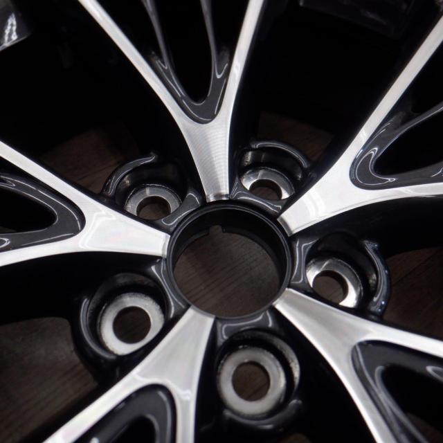 Toyota genuine
60 Series Prius
Z grade genuine wheel