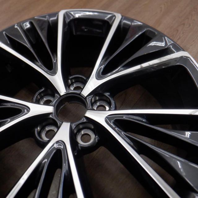 Toyota genuine
60 Series Prius
Z grade genuine wheel
