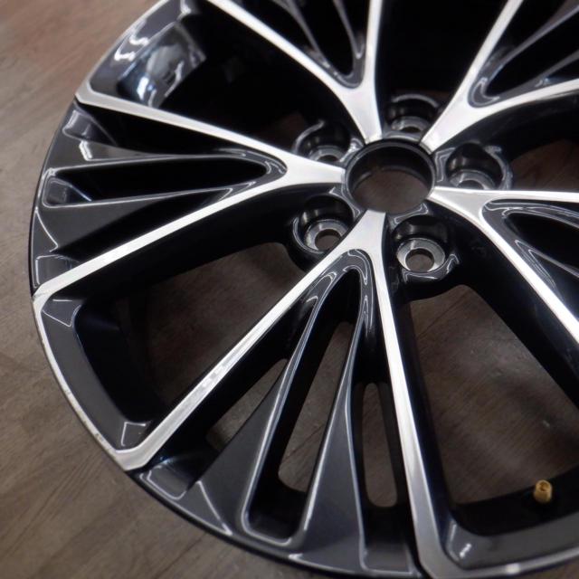 Toyota genuine
60 Series Prius
Z grade genuine wheel