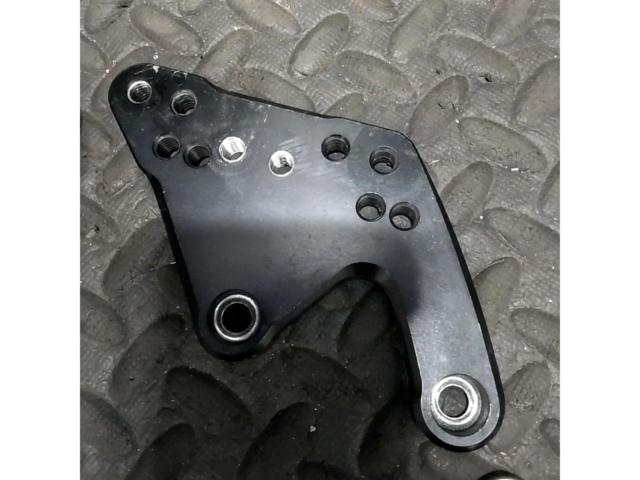メーカー不明 ステップオフセットプレート【YZF-R25/RG10J】