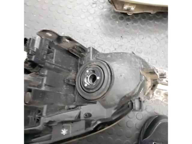 トヨタ純正 ヘッドライト【30系プリウス 前期】