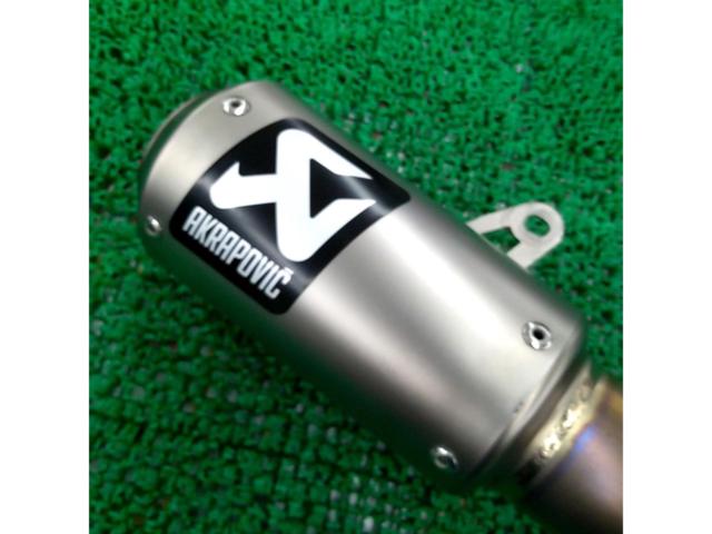 AKRAPOVIC slip-on
Muffler
GP style
S1000RR
17-18