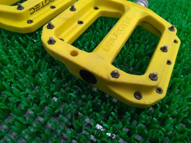 BURGTEC MK4 COMPOSITE PEDALS フラットペダル イエロー