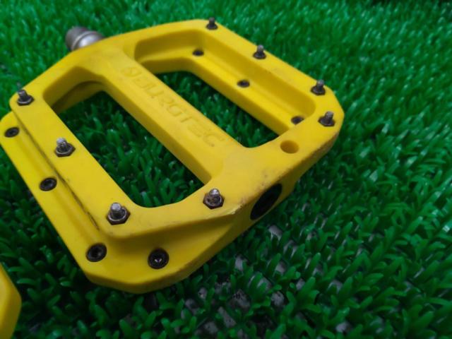 BURGTEC MK4 COMPOSITE PEDALS フラットペダル イエロー