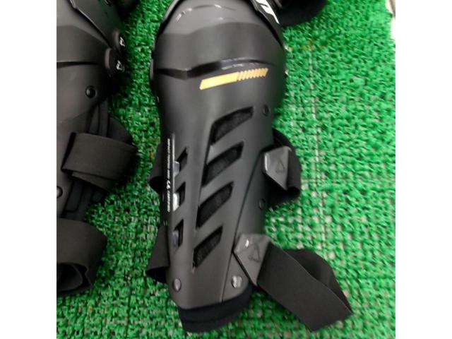 【LEATT】LEATT 22 DUAL AXIS ニーガード ブラック サイズL