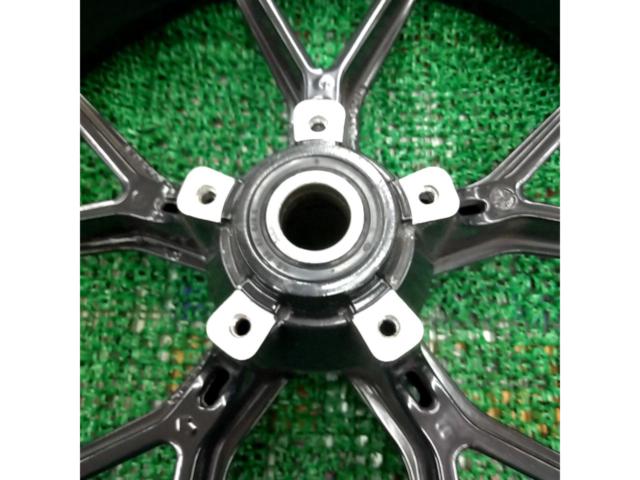 【Ducti】純正フロントホイール Ducatiモンスターにて使用??