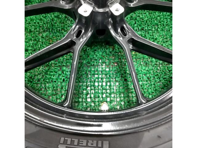 【Ducti】純正フロントホイール Ducatiモンスターにて使用??