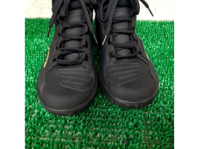 Gaerne G Rocket
Gore-Tex (black) riding shoes
Size 27.5cm