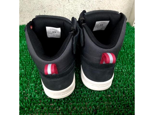 IRON
JIA'S Motorcycle Shoes
Men
Riding shoes
Size 39