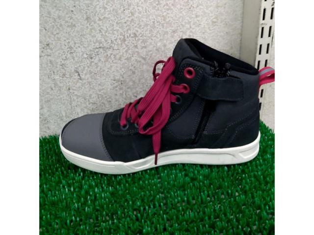 IRON
JIA'S Motorcycle Shoes
Men
Riding shoes
Size 39