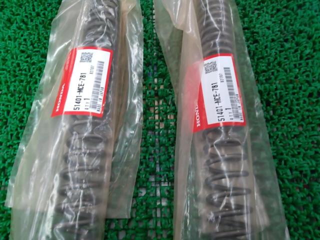 HONDA 51401-MCE-781
Genuine front fork spring set
CB400SF