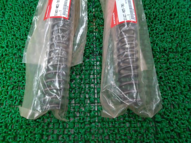 HONDA 51401-MCE-781
Genuine front fork spring set
CB400SF